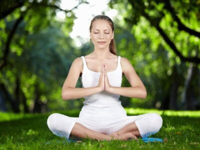 cisza-dziewczyna-medytacje-i-techniki-relaksu