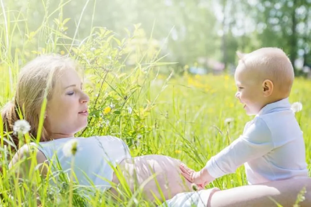 mama-w-ciazy-z-dzieckiem